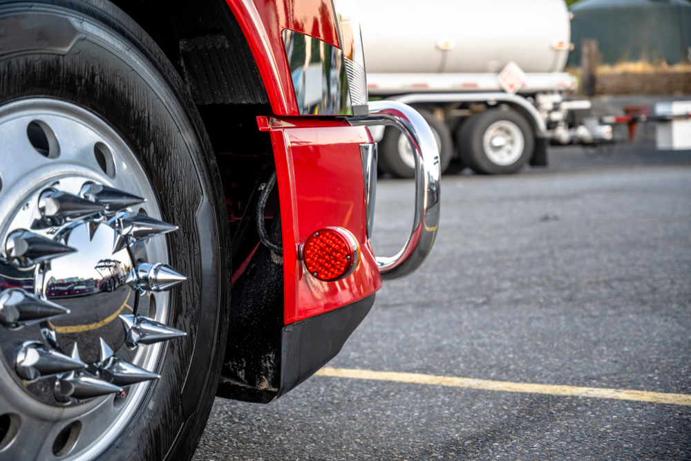 spiked rims on semi truck